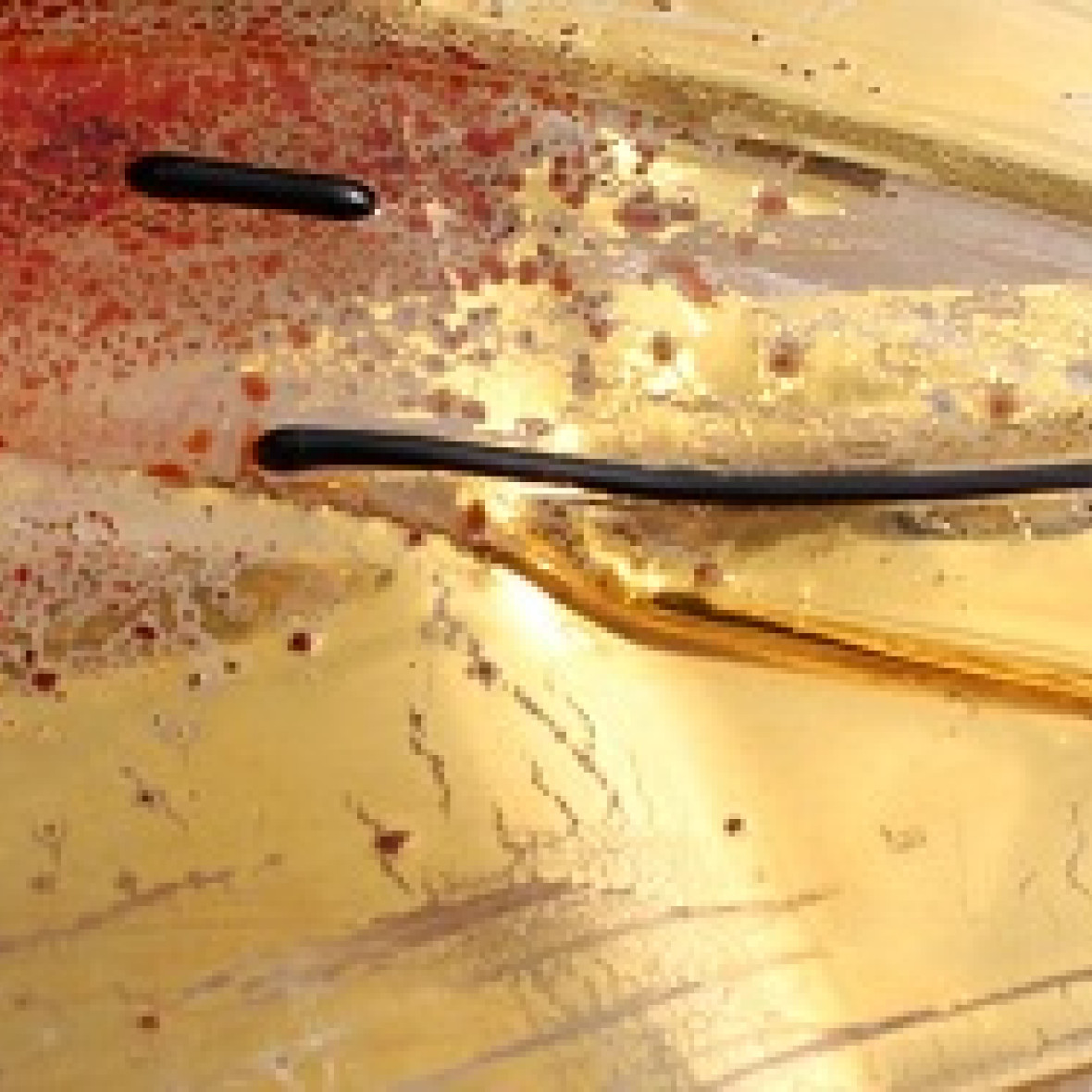 Glasobjekt "helops" auf Wurzelfuß, vergoldet und sandgestrahlt